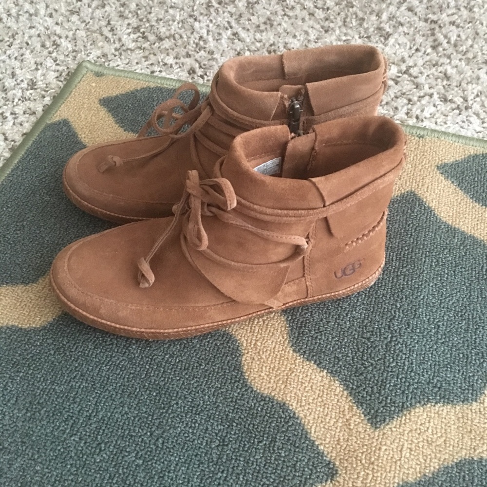 NWT Ugg Reid Moccasin Size 6